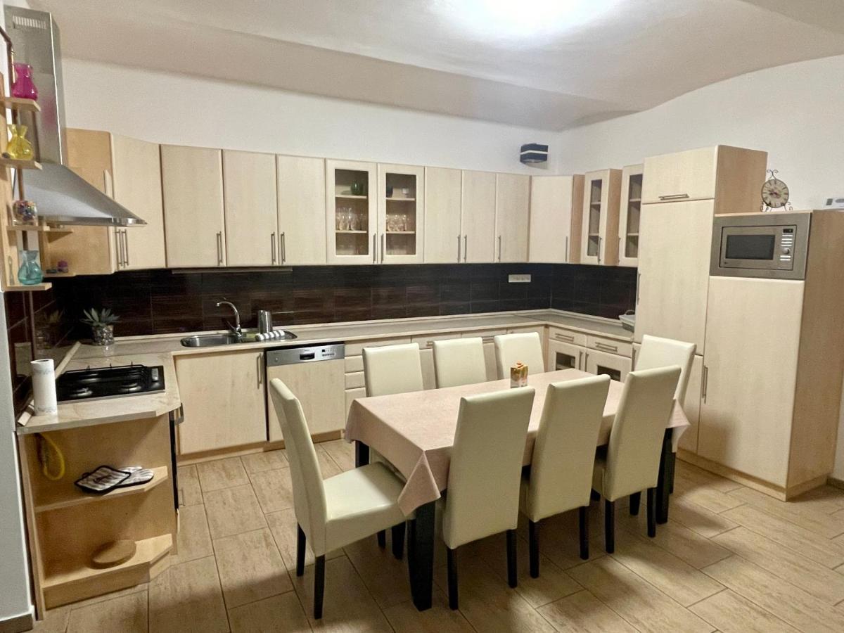 Arviz Apartman Szegedin Exterior foto